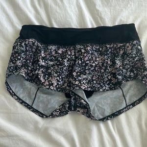 lululemon speed up shorts floral design has barely have worn them size 6